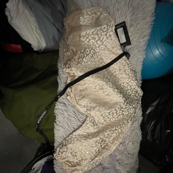 Two piece short set. - Picture 5 of 6